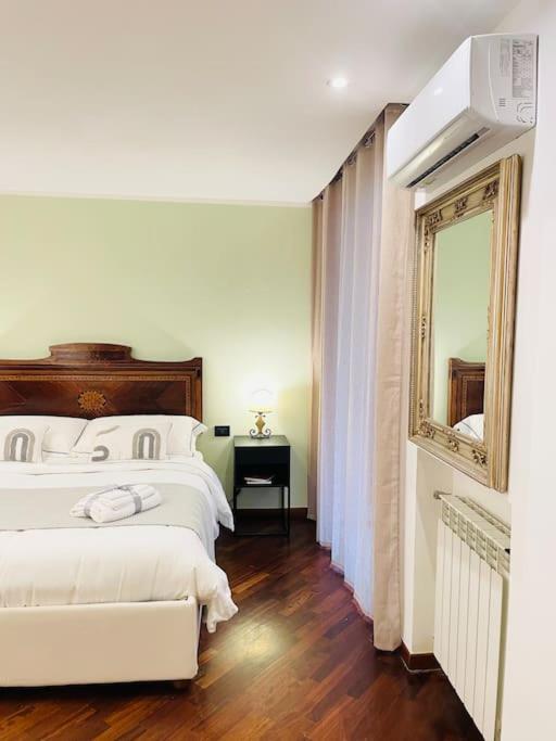 Re Gallo Luxury Plebiscito In Via Chiaia * Naples